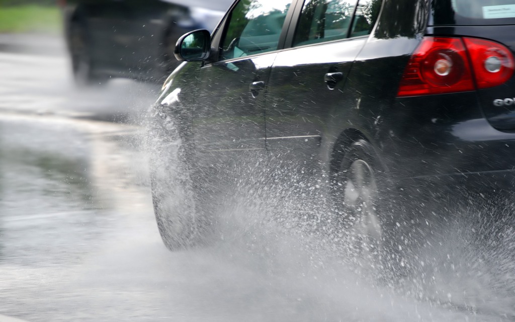 Conduire sous la pluie : 5 conseils à suivre