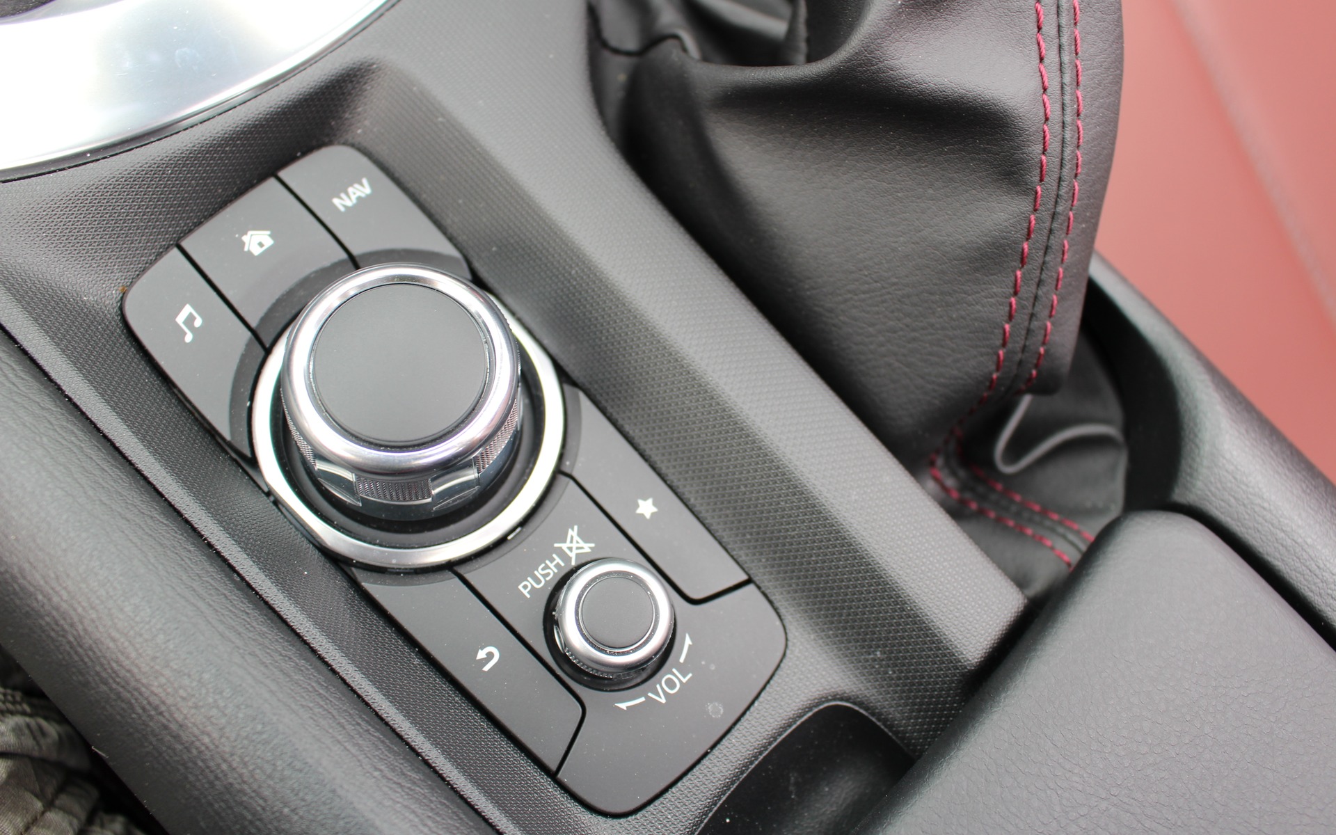 Le système multimédia Mazda Connect : la simplicité avant tout 