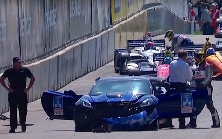 Un VP de GM détruit une Corvette lors d’une course IndyCar à Detroit