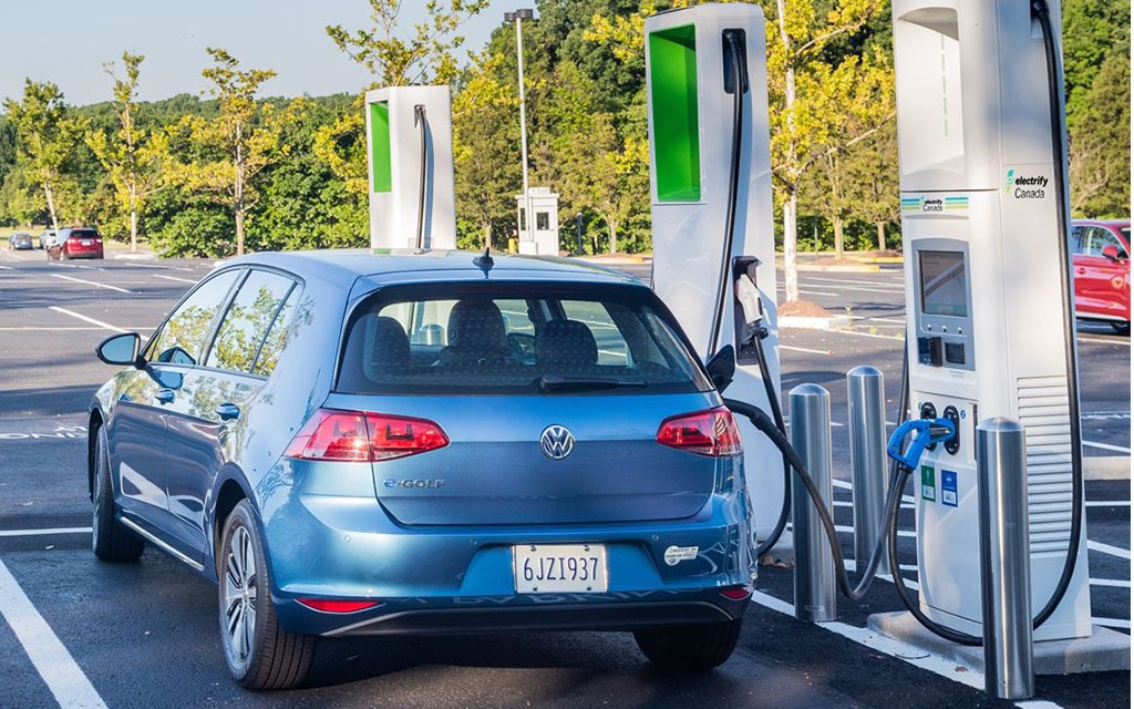 Volkswagen ajoutera des bornes de recharge pour VÉs au Canada