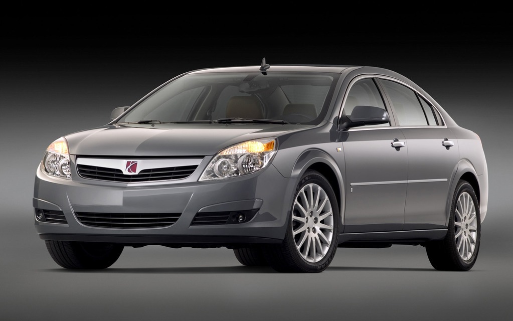 Saturn, la marque qui devait r&eacute;volutionner l\'automobile am&eacute;ricaine n\'aura, finalement, &eacute;t&eacute; qu\'un feu de paille. Ici, une Aura 2007