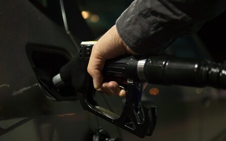 Le prix de l’essence serait trop élevé de 15 à 20 cents le litre au Québec