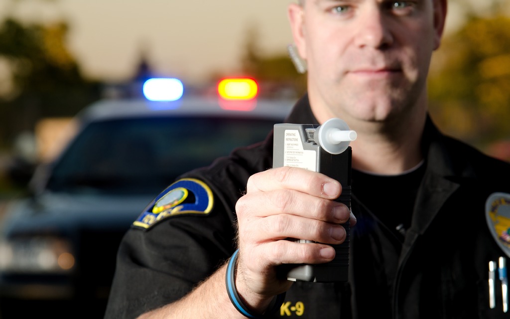 Un policier peut-il m’exiger un alcotest si je ne suis pas en voiture?