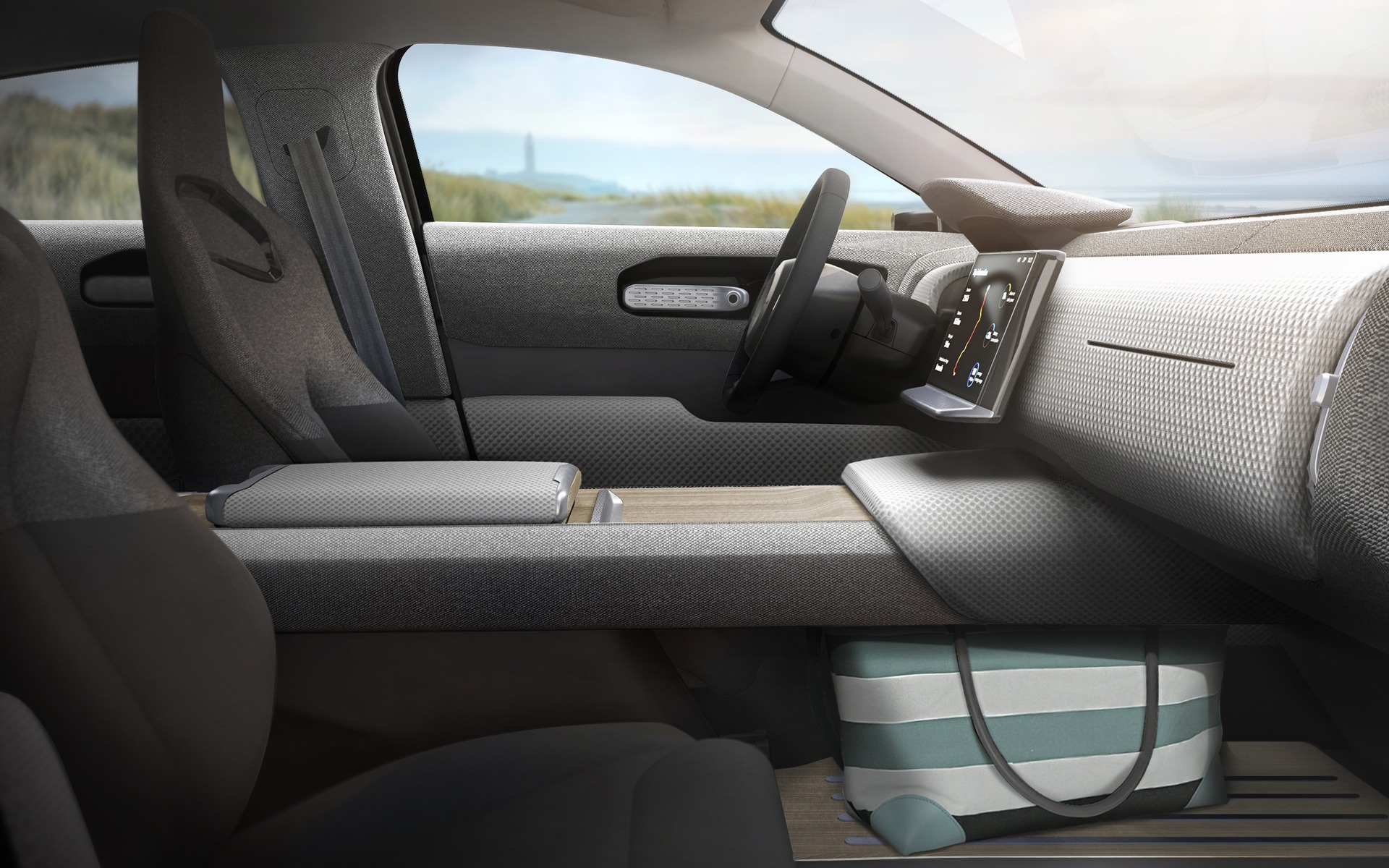 Une première voiture solaire à grande autonomie voit le jour