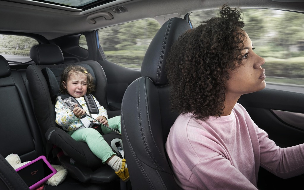 Étude : les distractions au volant proviennent aussi des enfants