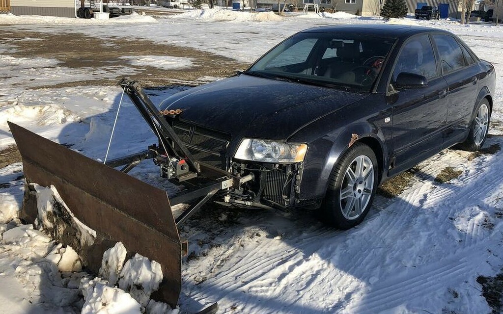 Une Audi A4 transformée en chasse-neige, pourquoi pas?