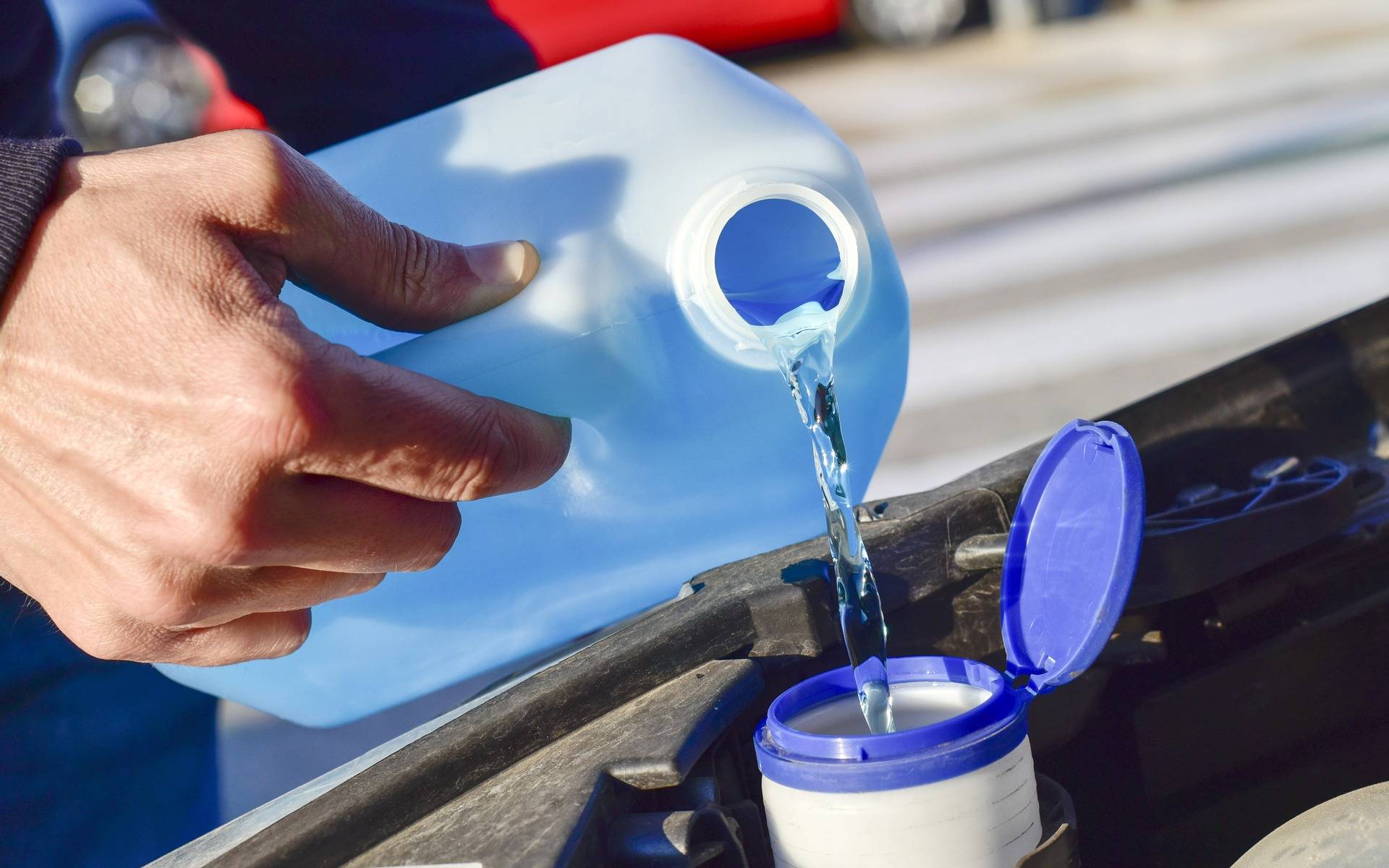 Liquide lave-glaces pour la voiture, comment le faire soi-même DIY –  Dozdefolie ___ Saint Malo