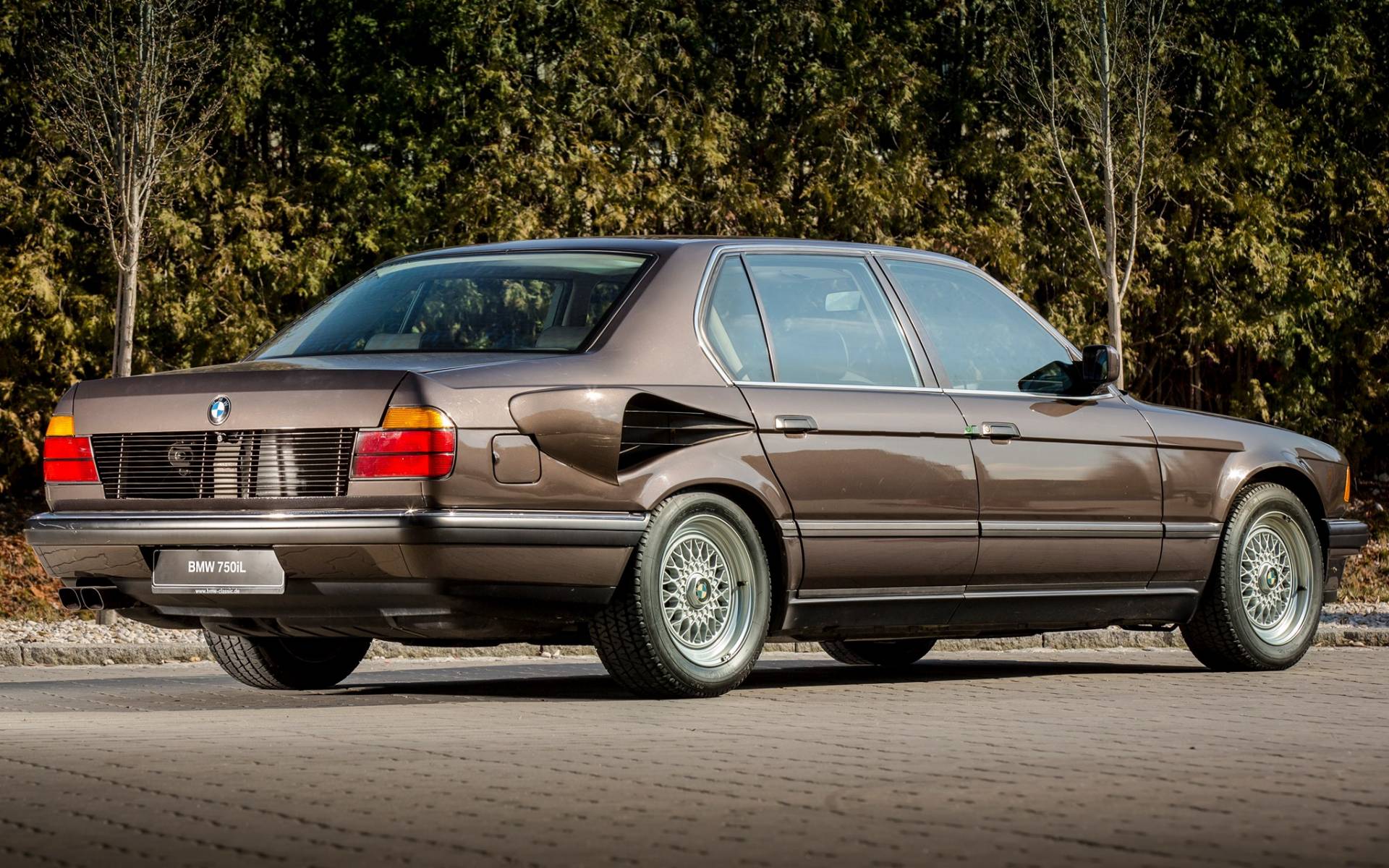 Vous souvenez-vous de la…BMW 750iL à moteur V16? 