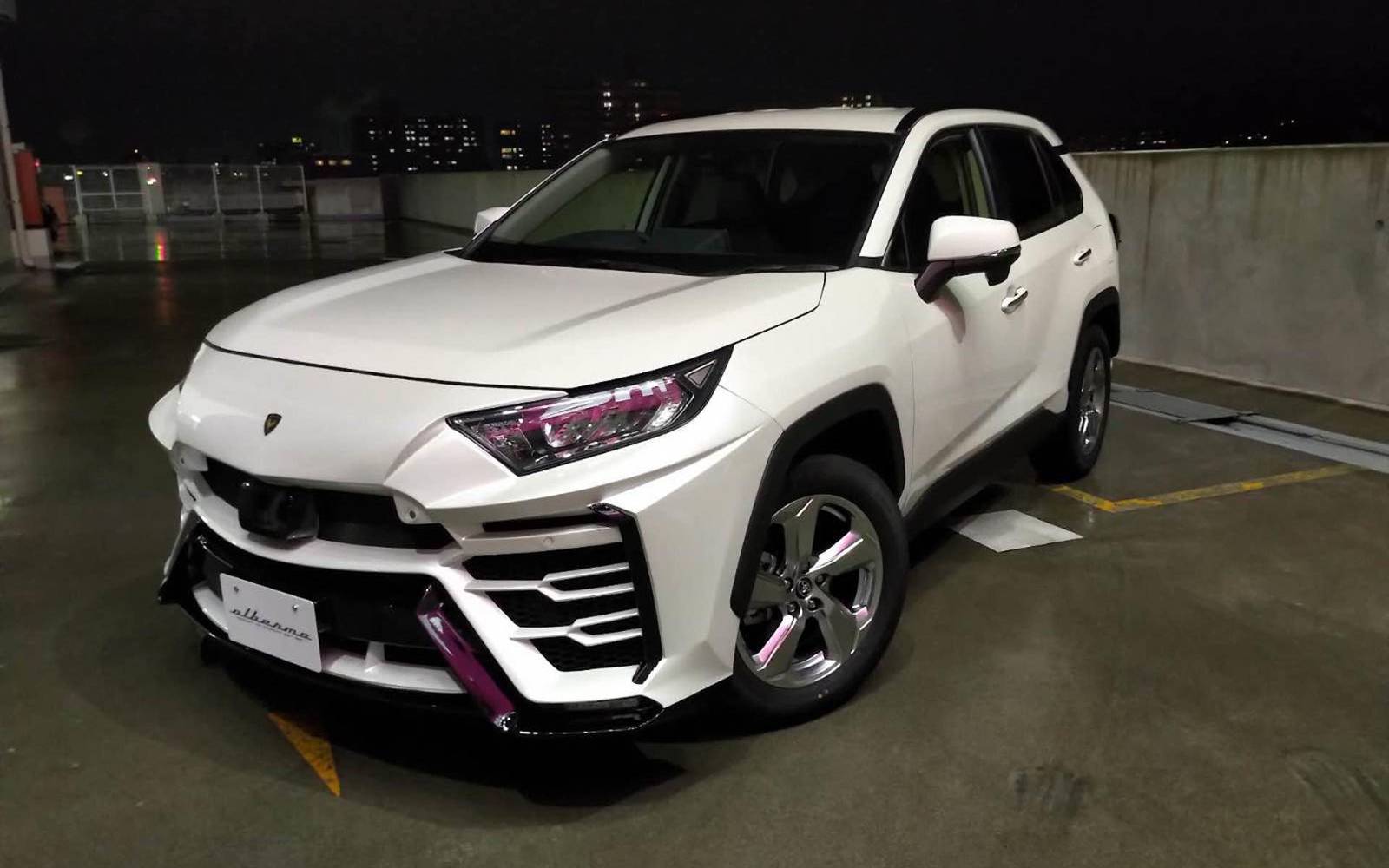 Quelqu'un a transformé un Toyota RAV4 en Lamborghini Urus