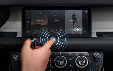 Jaguar Land Rover développe un écran tactile… sans contact