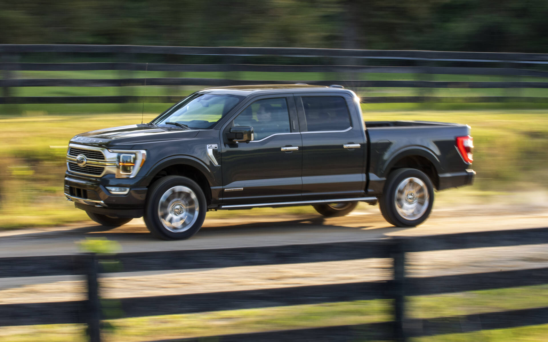 Moins de 10 L/100 km pour le Ford F-150 hybride