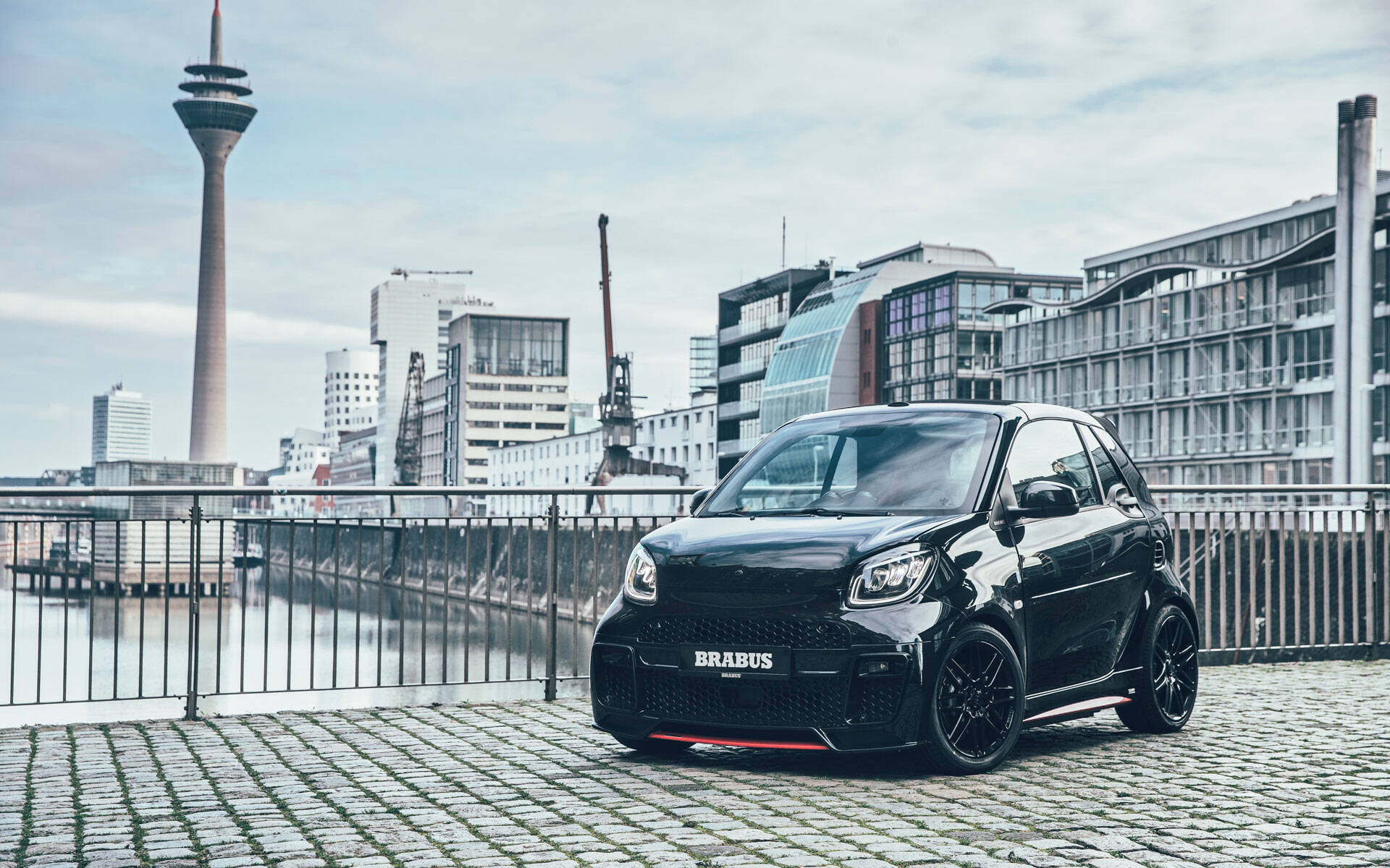 Brabus 92R : une Smart électrique qui se prend pour une voiture de course 