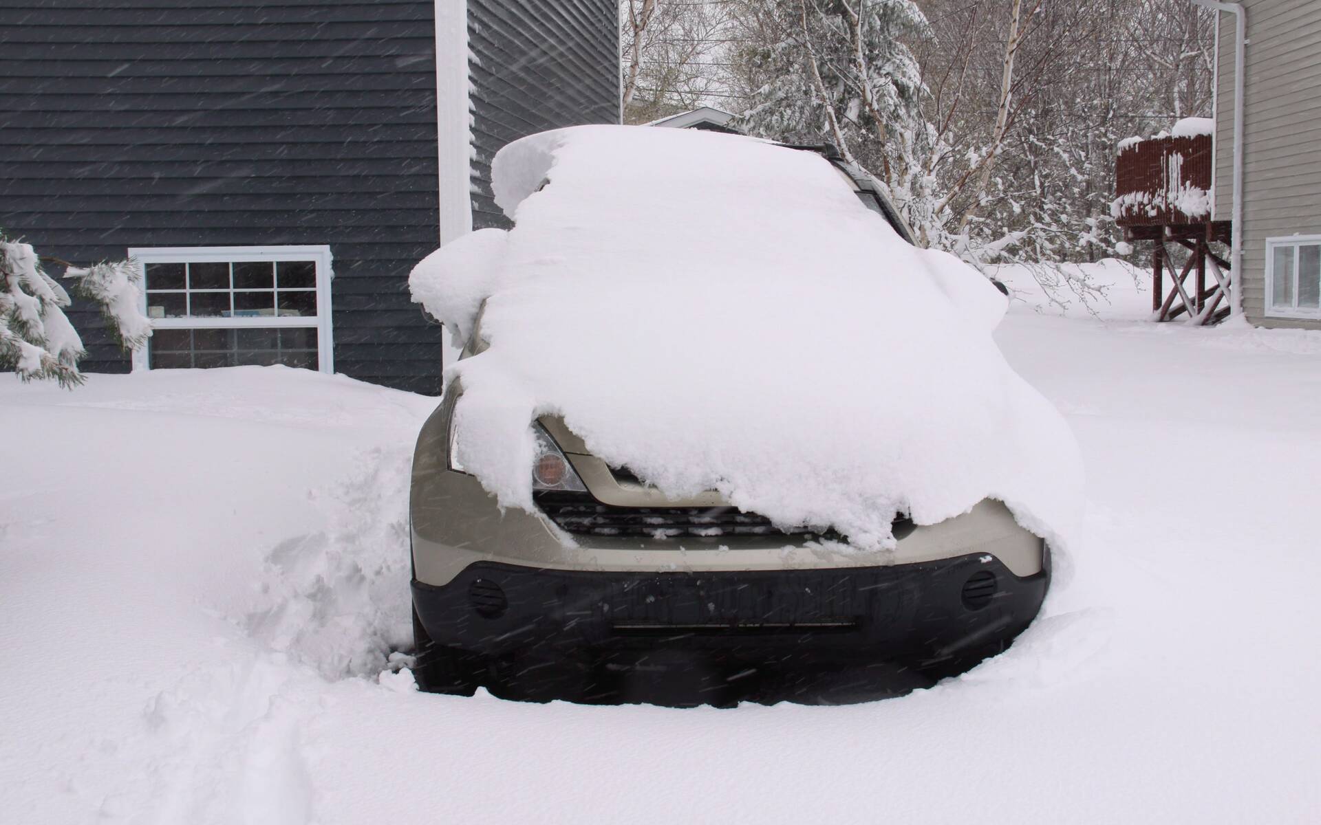 Voiture prise dans la neige : que faire ? – L'annuel de l'automobile