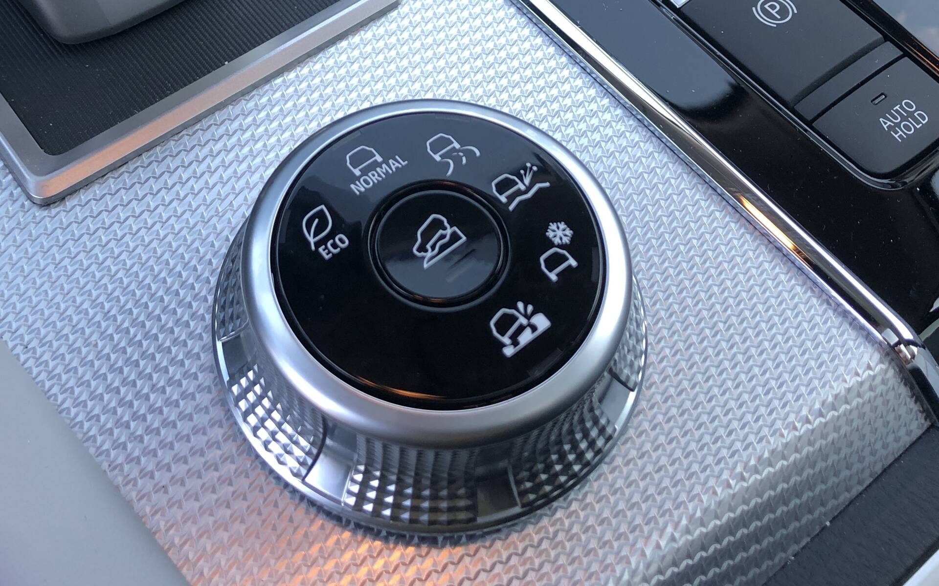 5 Modern Amenities You Can do Without in Your Car
