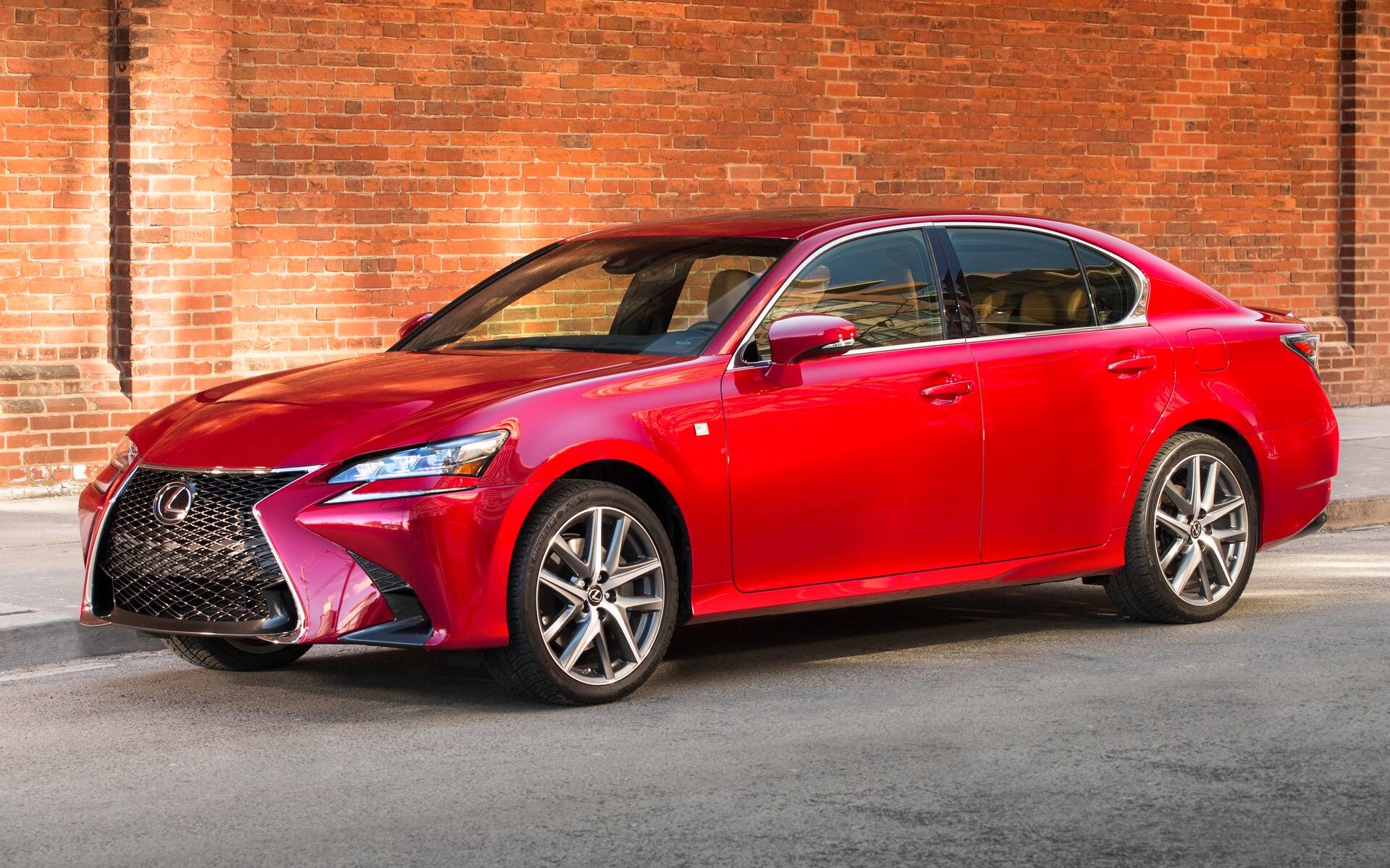 Pre-Owned Lexus GS or ES: What's the Difference? | Otogo