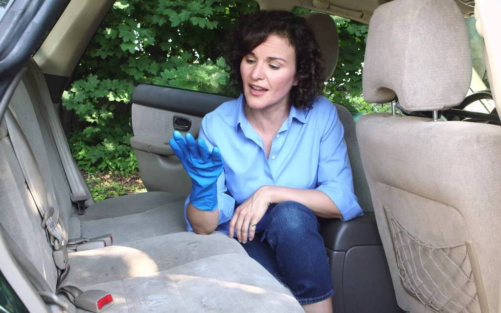 Comment enlever les mauvaises odeurs dans sa voiture ? - Nano Protection -  Le Blog