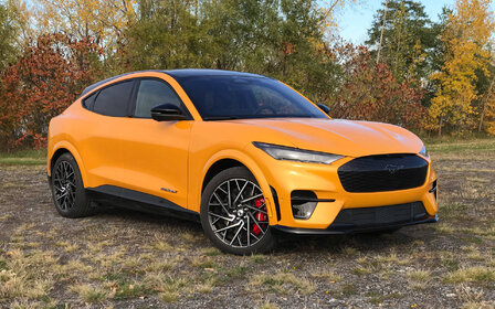 Ford Mustang Mach-E : production accrue et prix réduits en 2023
