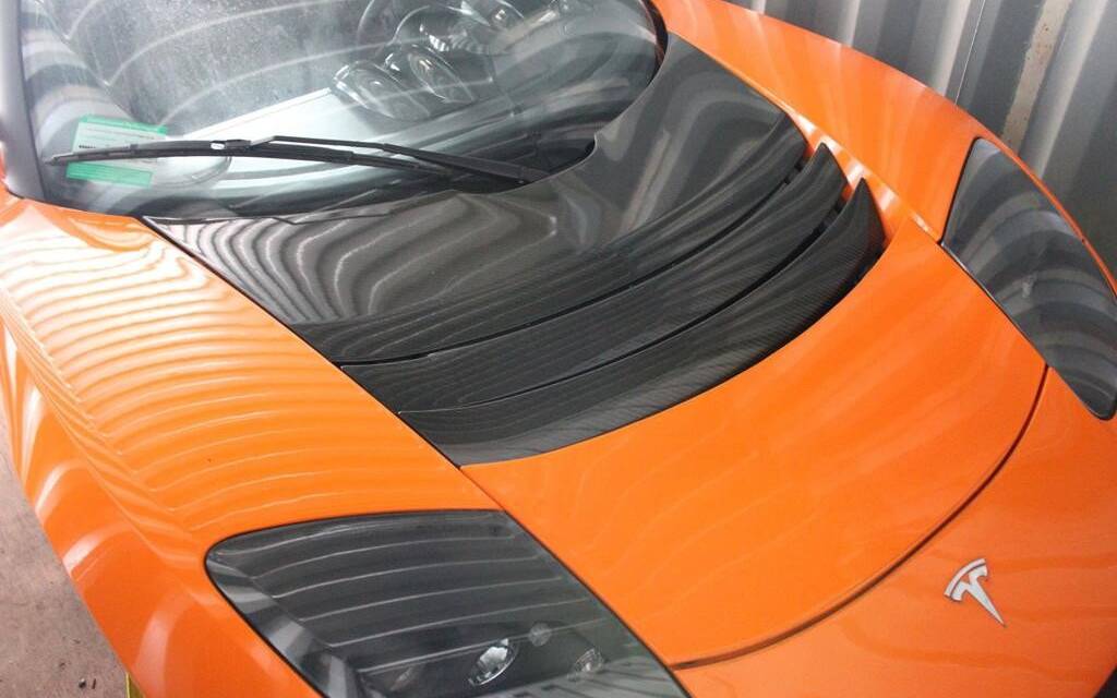 Trois Tesla Roadster 2010 flambant neuves trouvées dans un conteneur chinois 