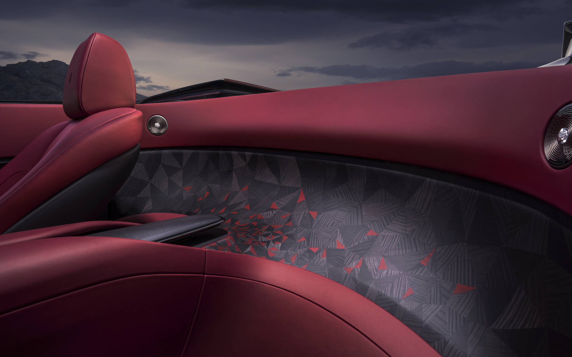 Rolls-Royce La Rose Noire : comme un parfum unique - Guide Auto