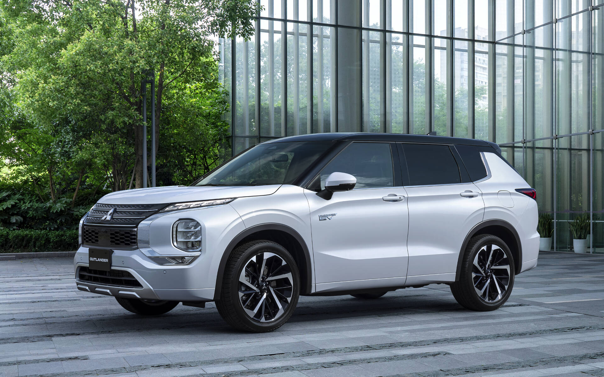 What alternative should I choose to replace my stolen RAV4 XSE Hybrid?