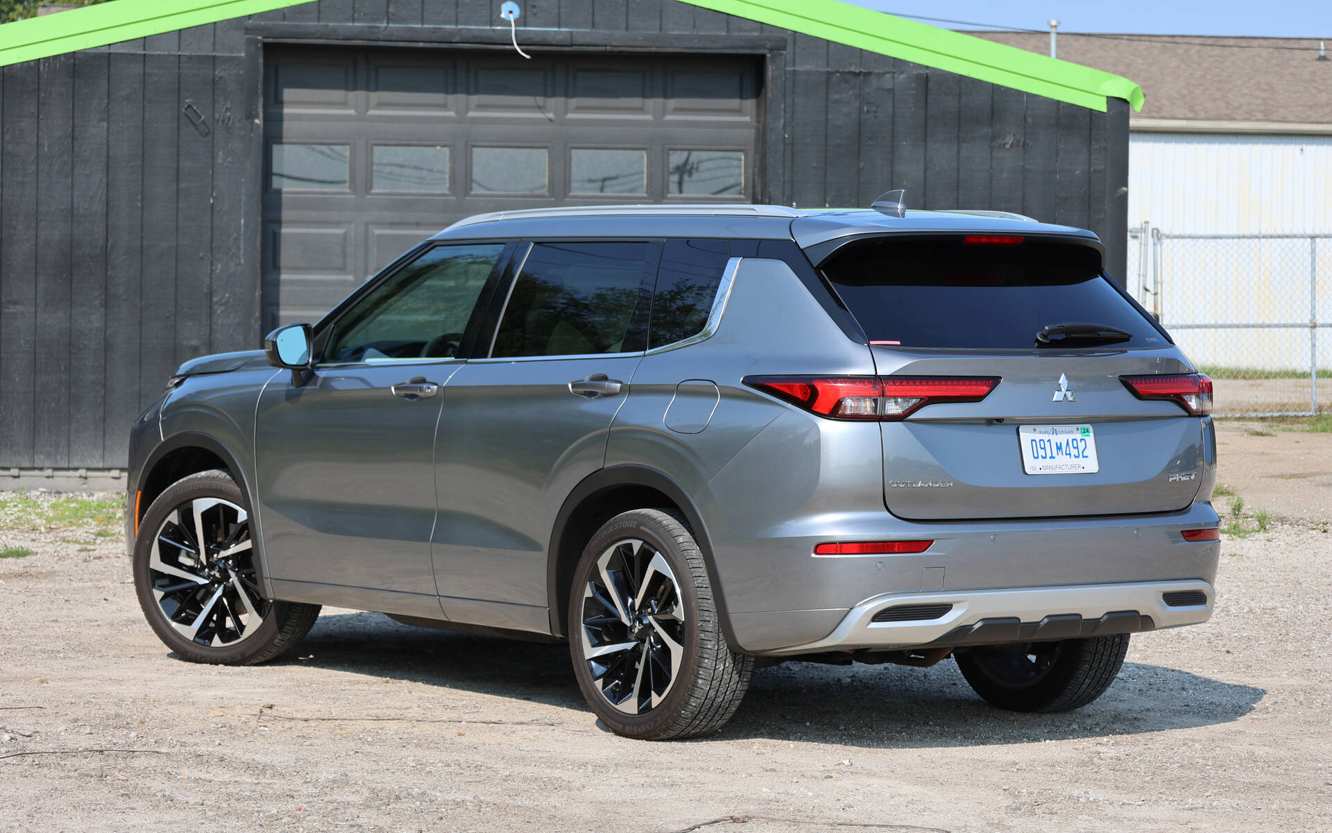 How much does... the Mitsubishi Outlander PHEV 2024 cost?