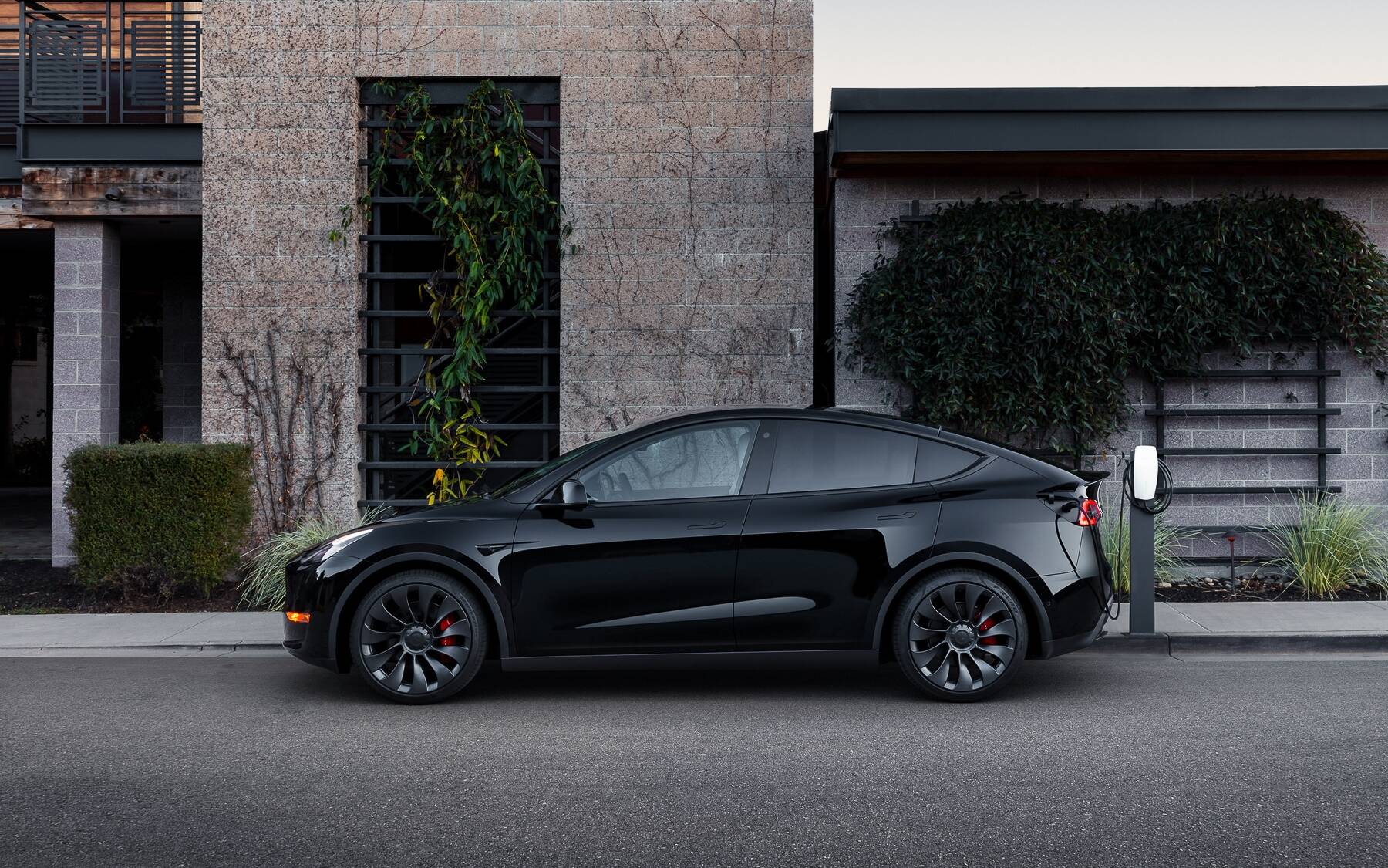 Tesla joue avec les nerfs des clients de son Model Y