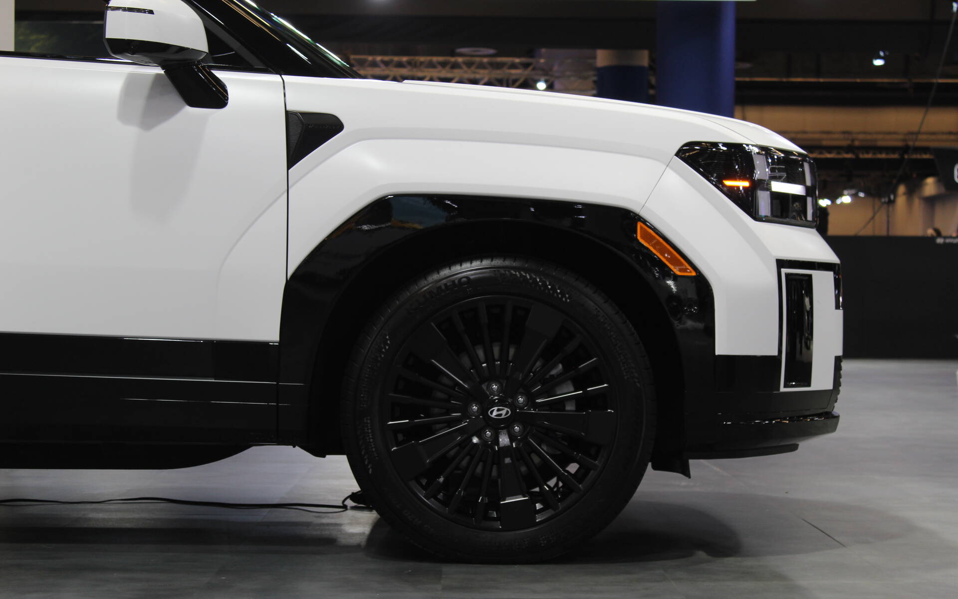Buy a Hyundai Santa Fe NHL and receive a gift from Connor Bedard