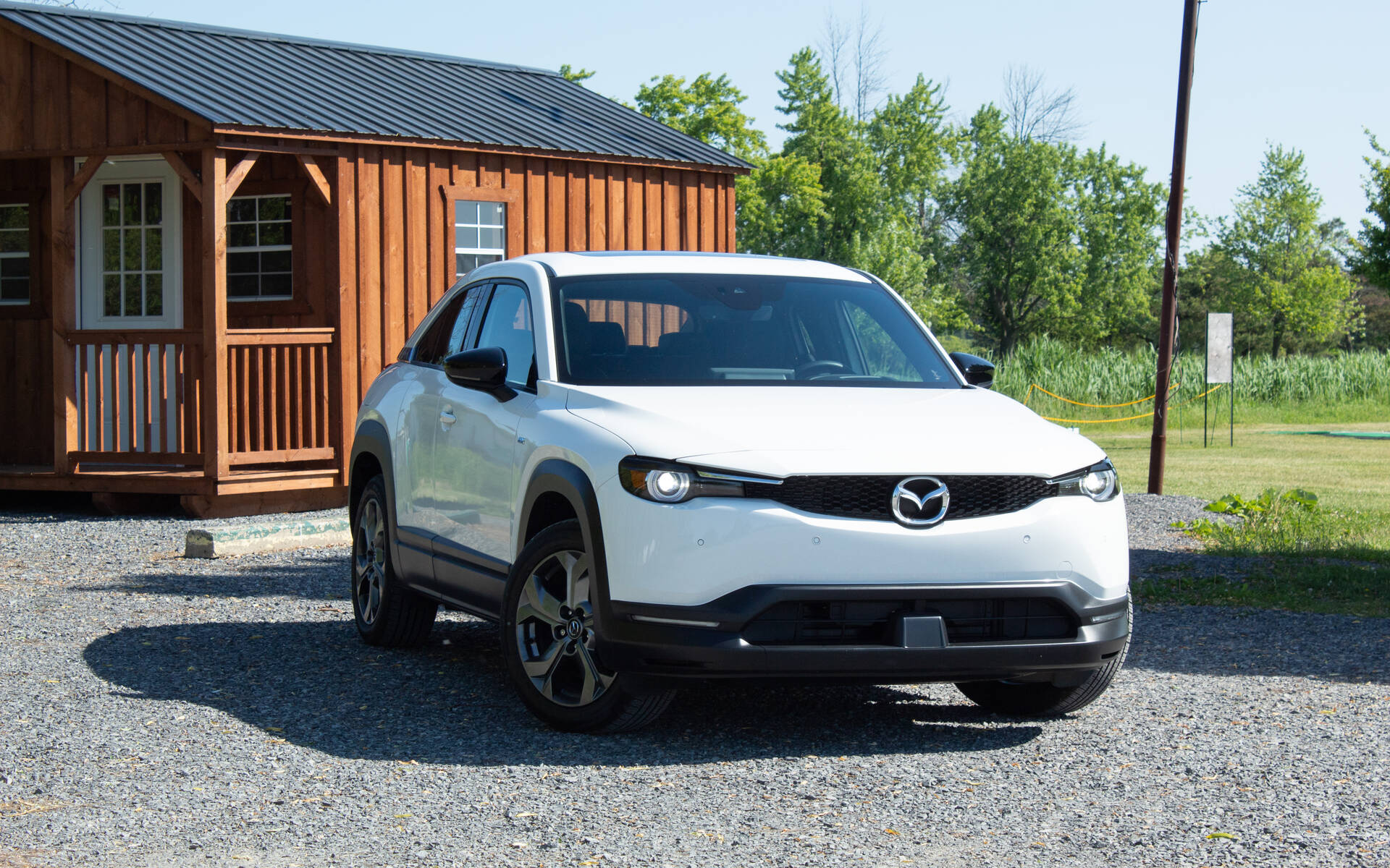 Survey on EV: the majority of Canadians are unaware of subsidies