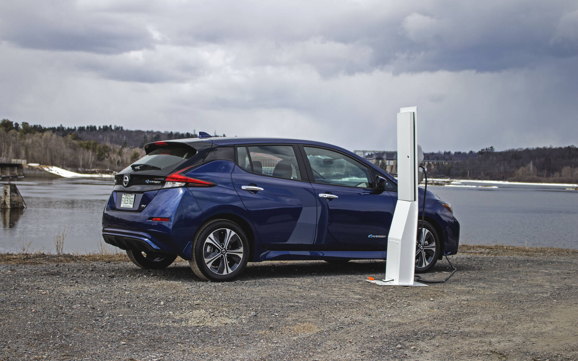 Survey on EV: the majority of Canadians are unaware of subsidies