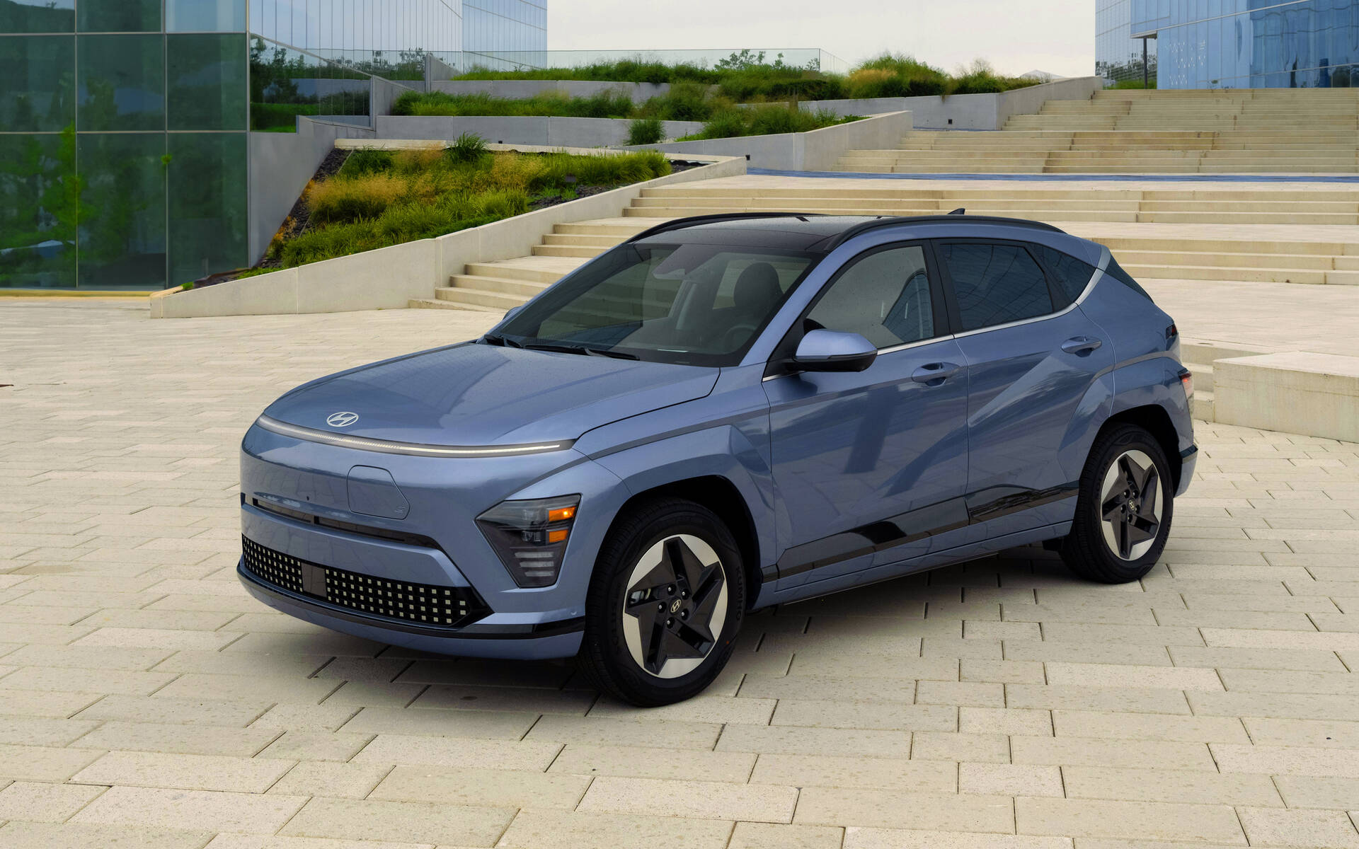 Survey on EV: the majority of Canadians are unaware of subsidies