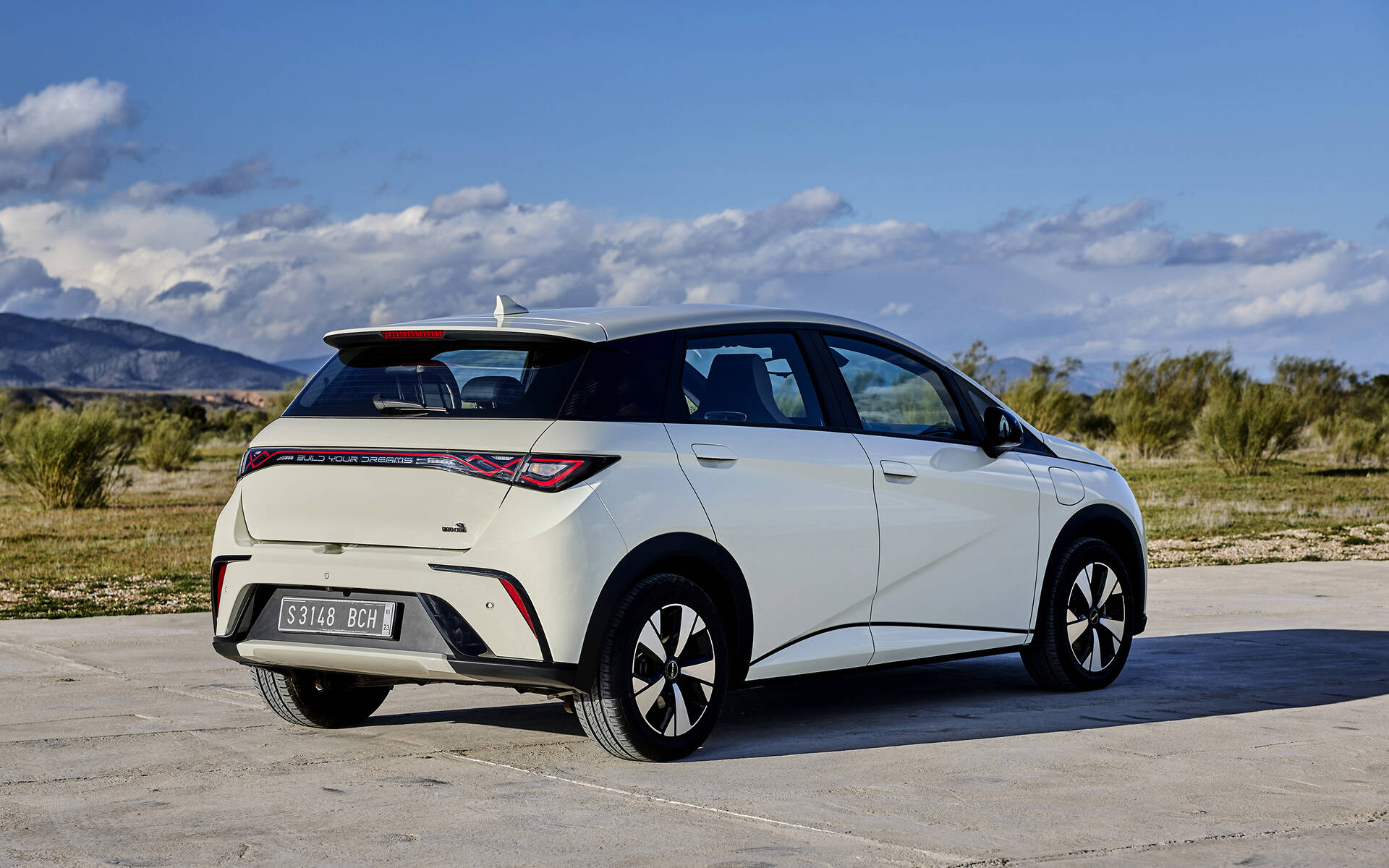 Chinese electric vehicle surcharges: will consumers pay the price?