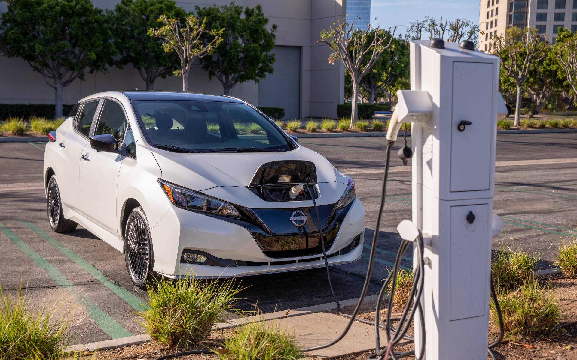 Poll: One in two Quebecers is considering switching to an electric car