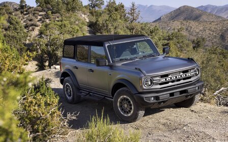 Ford Bronco 2025 gets better equipment and brings back its base version