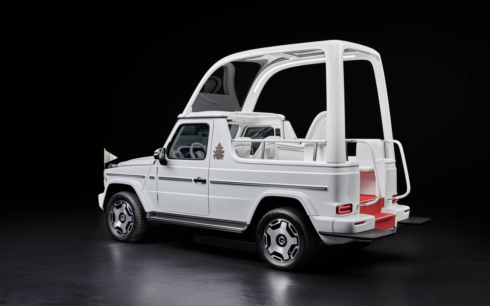 Mercedes-Benz delivers its first electric popemobile to Pope Francis
