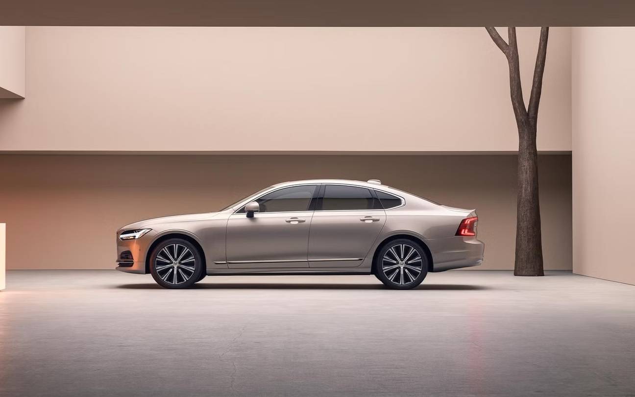 Say goodbye to these cars from Lexus and Volvo