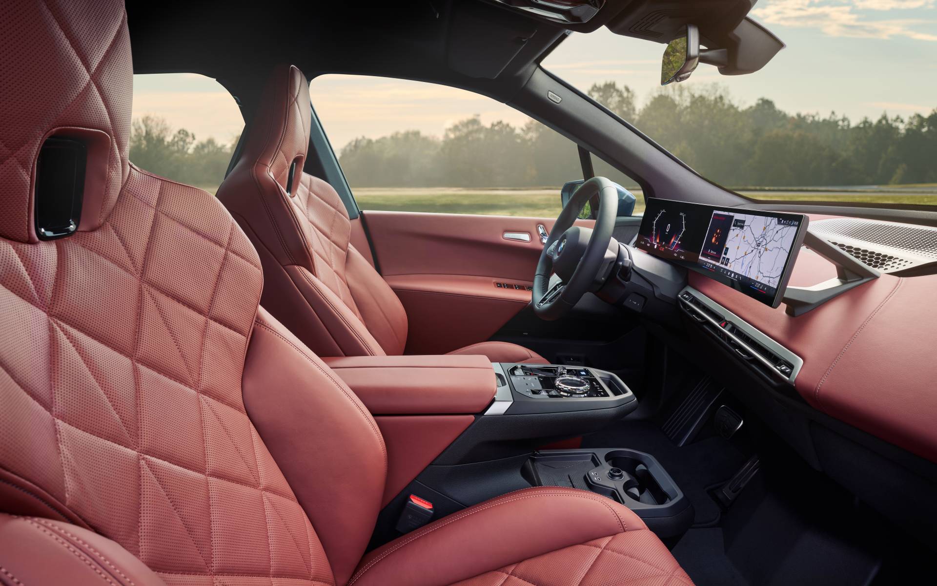 BMW iX 2026 : beaucoup plus de puissance et d’autonomie au menu 