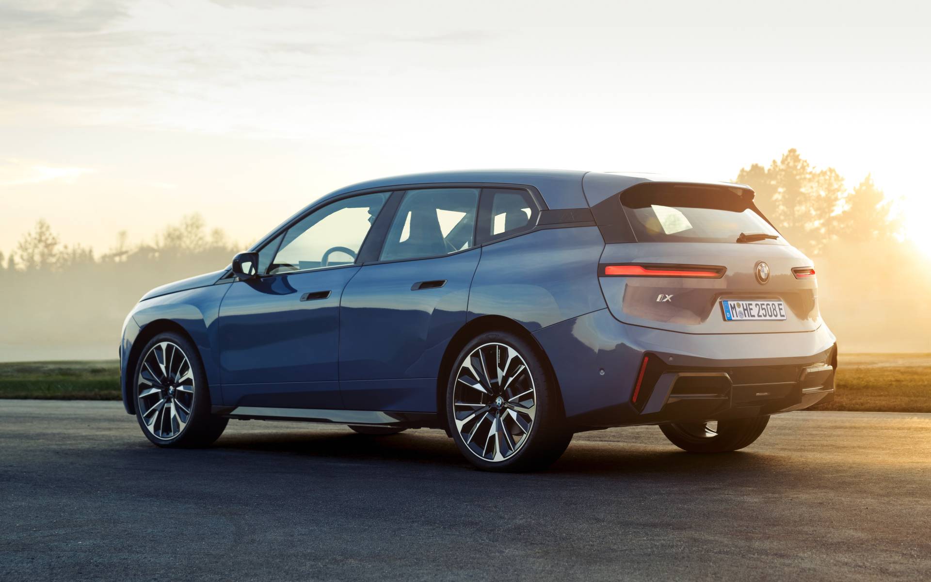 BMW iX 2026 : beaucoup plus de puissance et d’autonomie au menu 