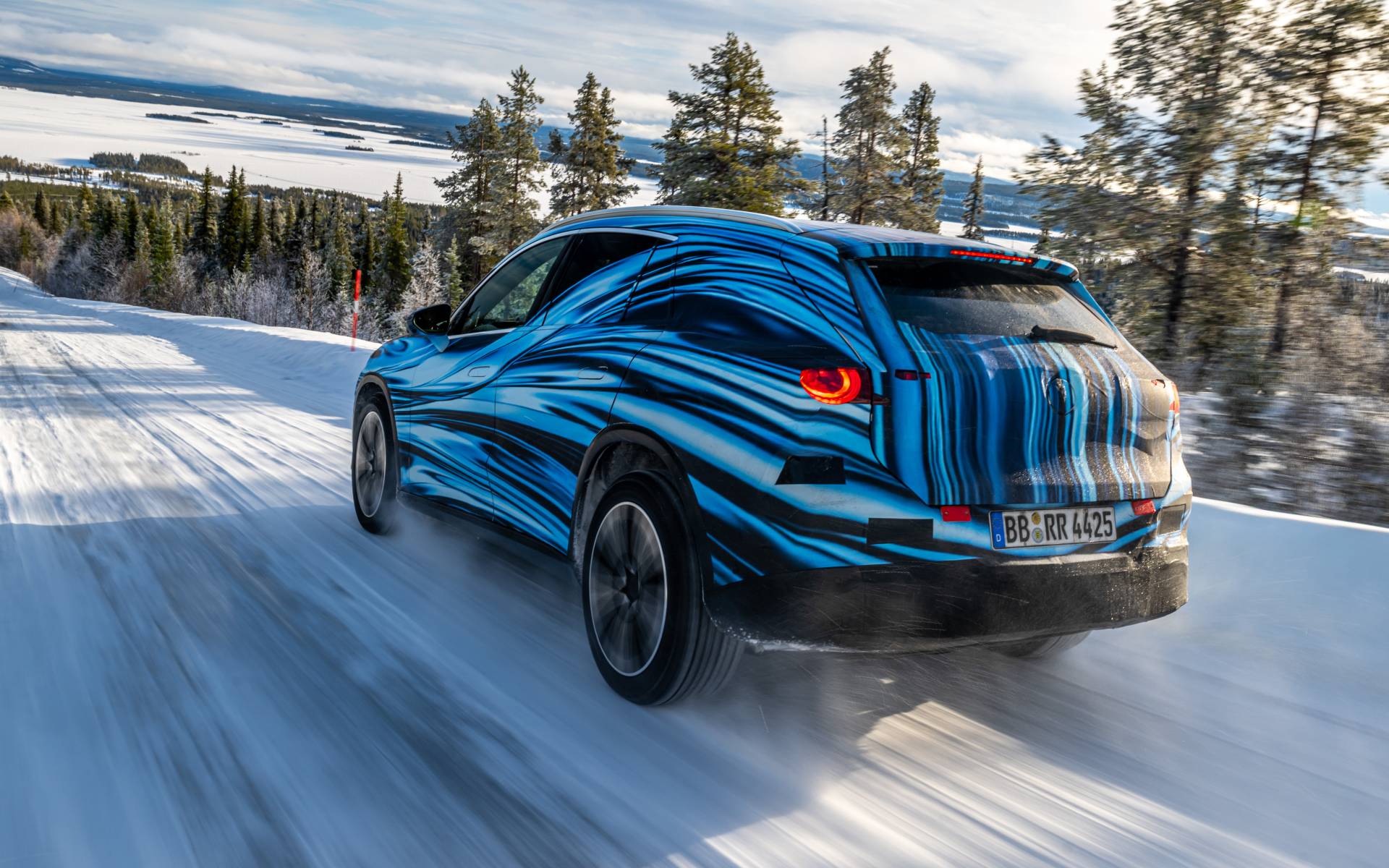Mercedes-Benz tests its future electric GLC