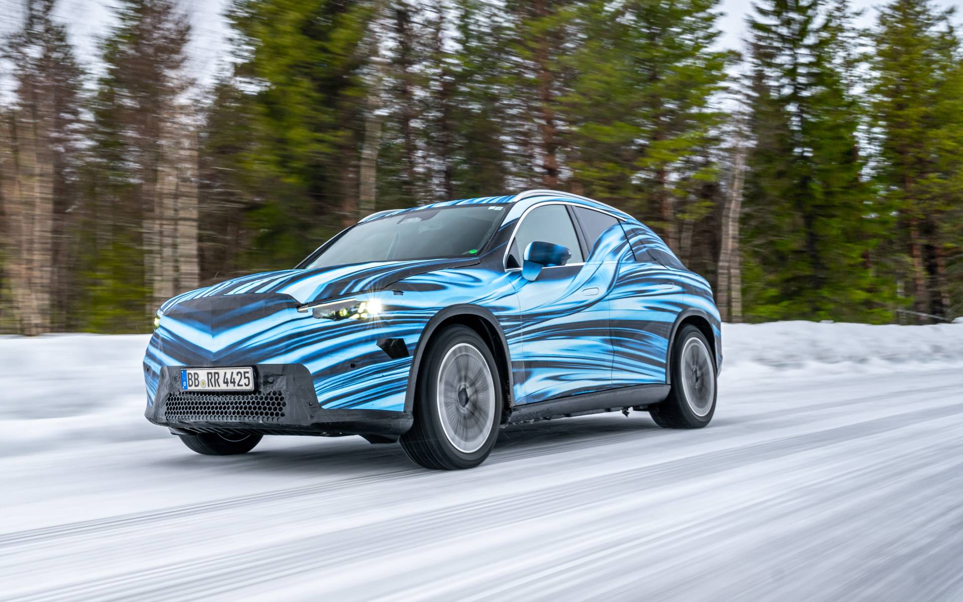 Mercedes-Benz tests its future electric GLC