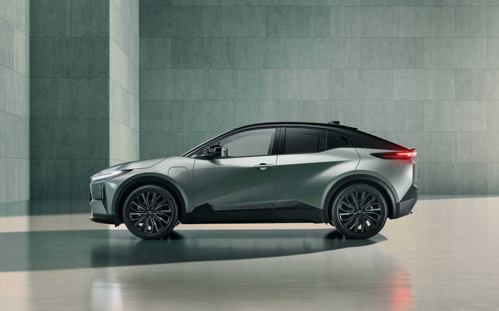 Le tout nouveau Toyota C-HR+ électrique aurait fière allure sur nos routes