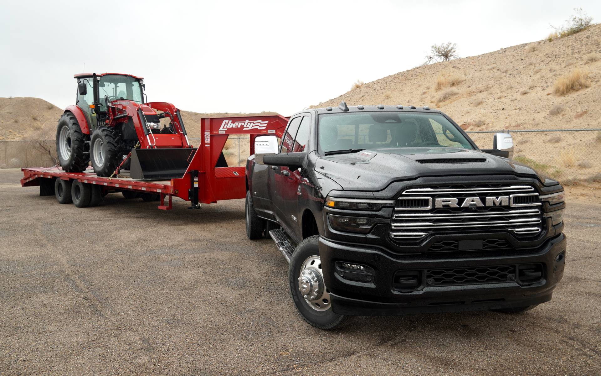 Ram 3500 HD Laramie 2025 avec un attelage d\'un peu plus de 19&nbsp;000 lb.