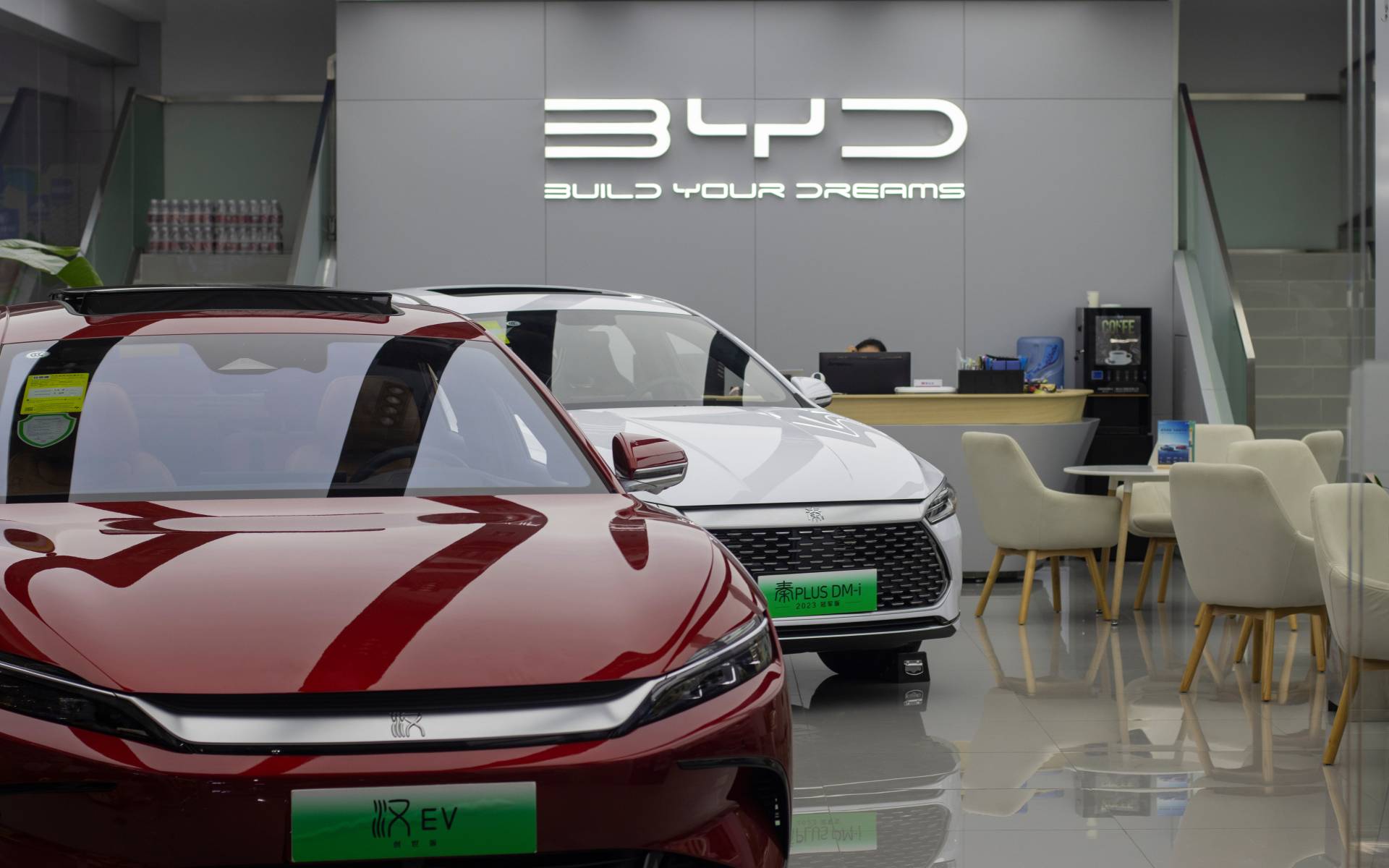 BYD dit pouvoir recharger un véhicule électrique aussi vite qu’un plein d’essence