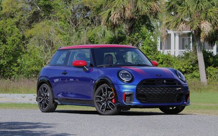 Mini 3-door John Cooper Works 2025: driving with a smile
