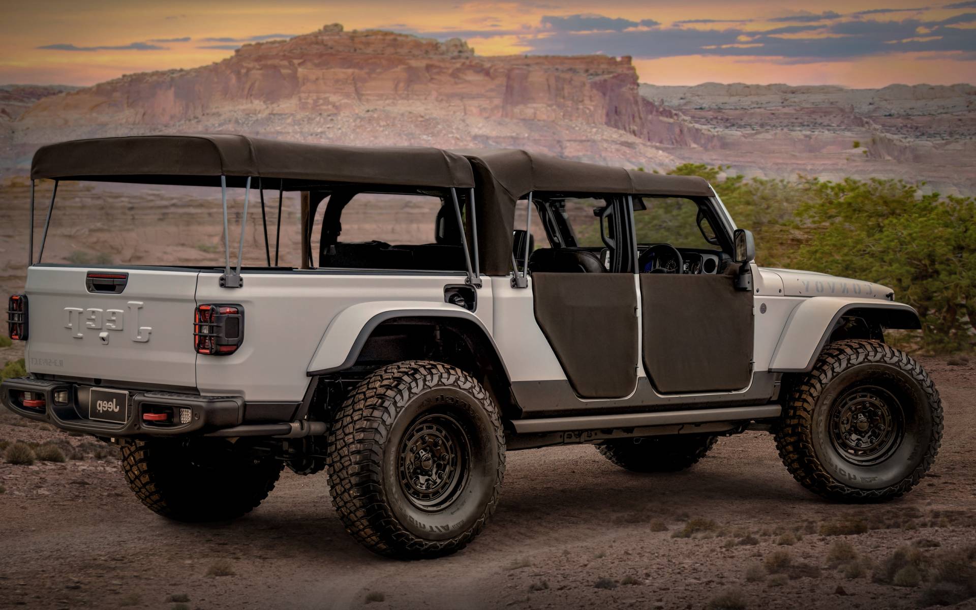




Jeep Convoy




