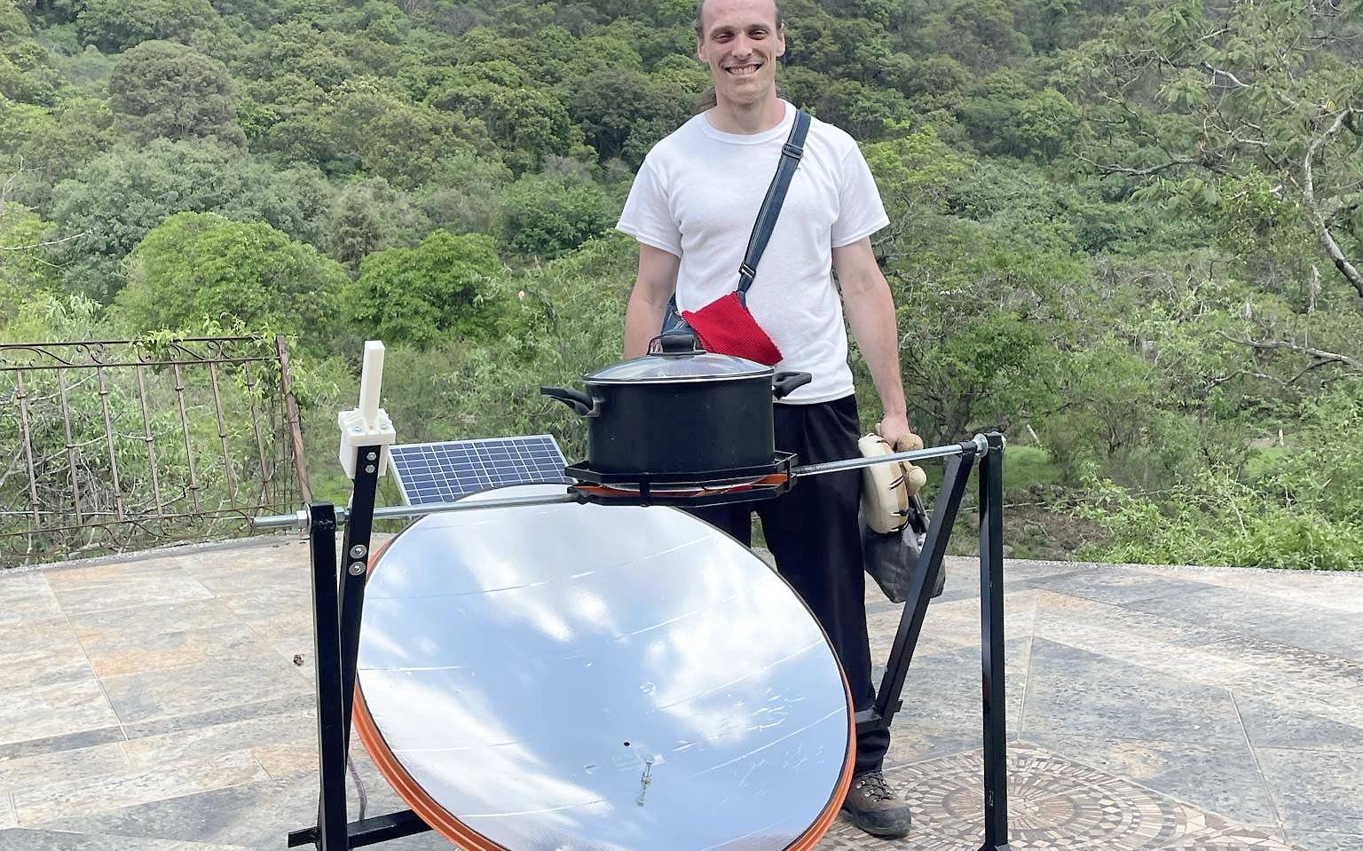 Laurent Allen-Guérard a aussi aidé un ami, Erick Edwin Espinoza Diaz, inventeur d\'une cuisinière solaire au Mexique.
