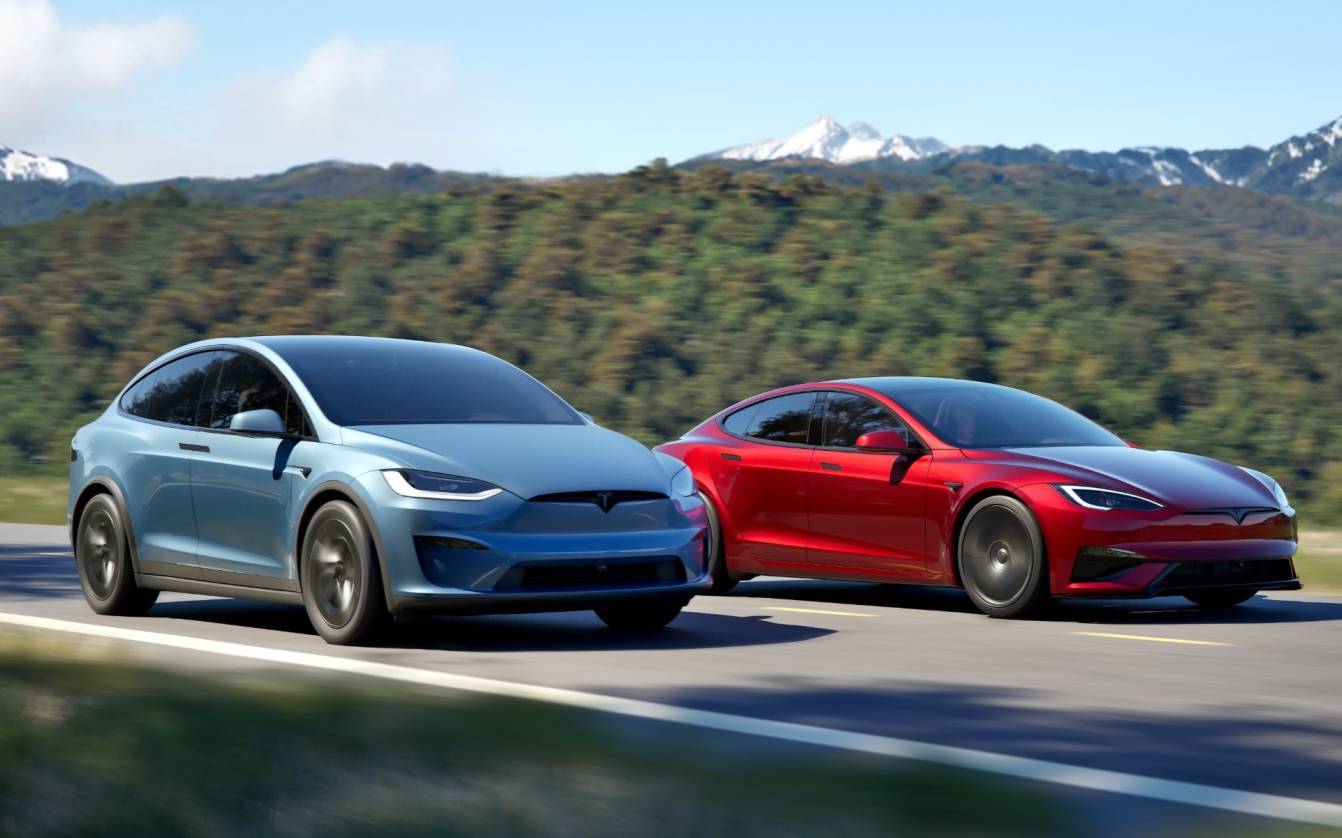 Tesla Model X (à gauche) et Model S (à droite)