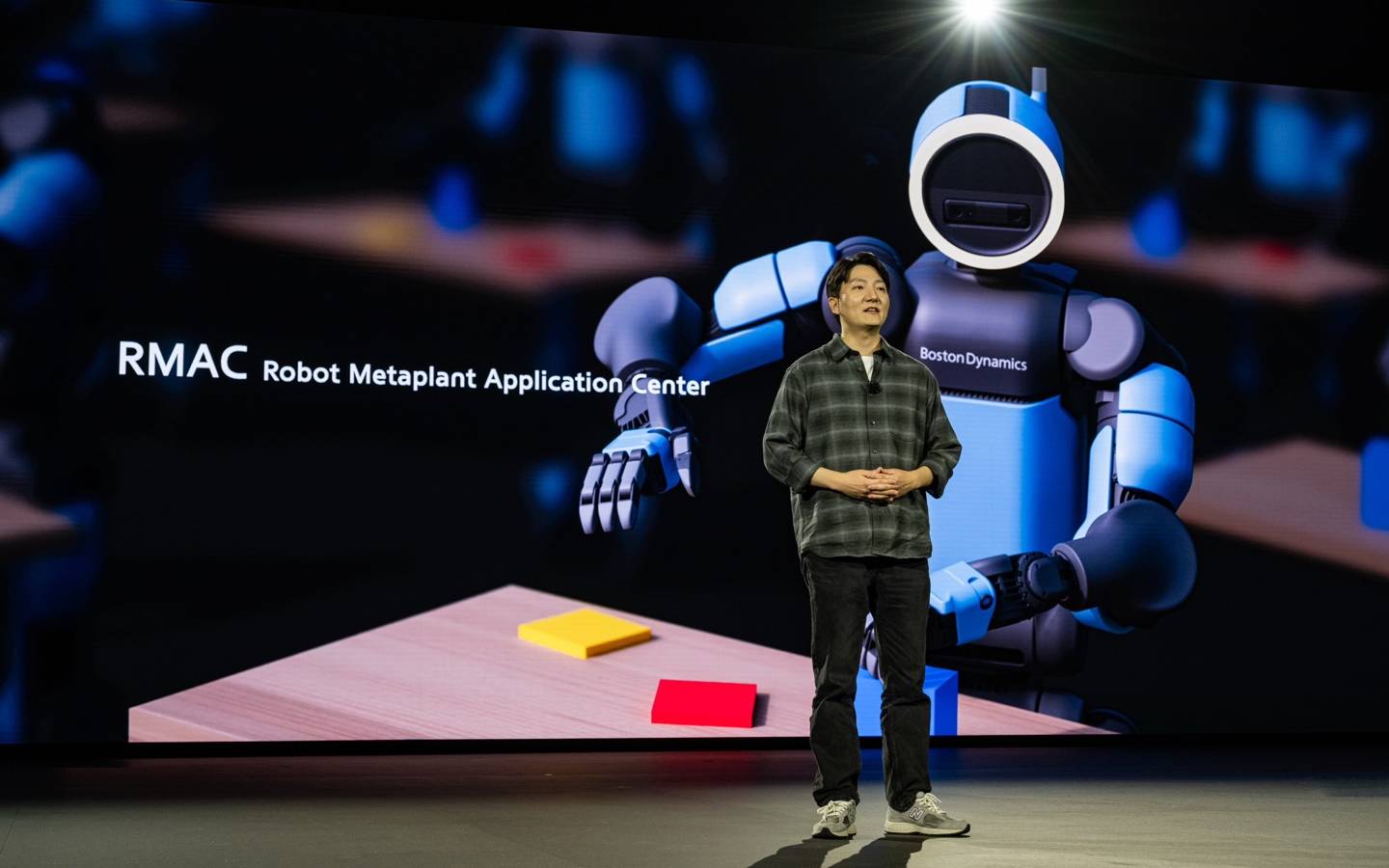 Hyundai shines at CES... with robots