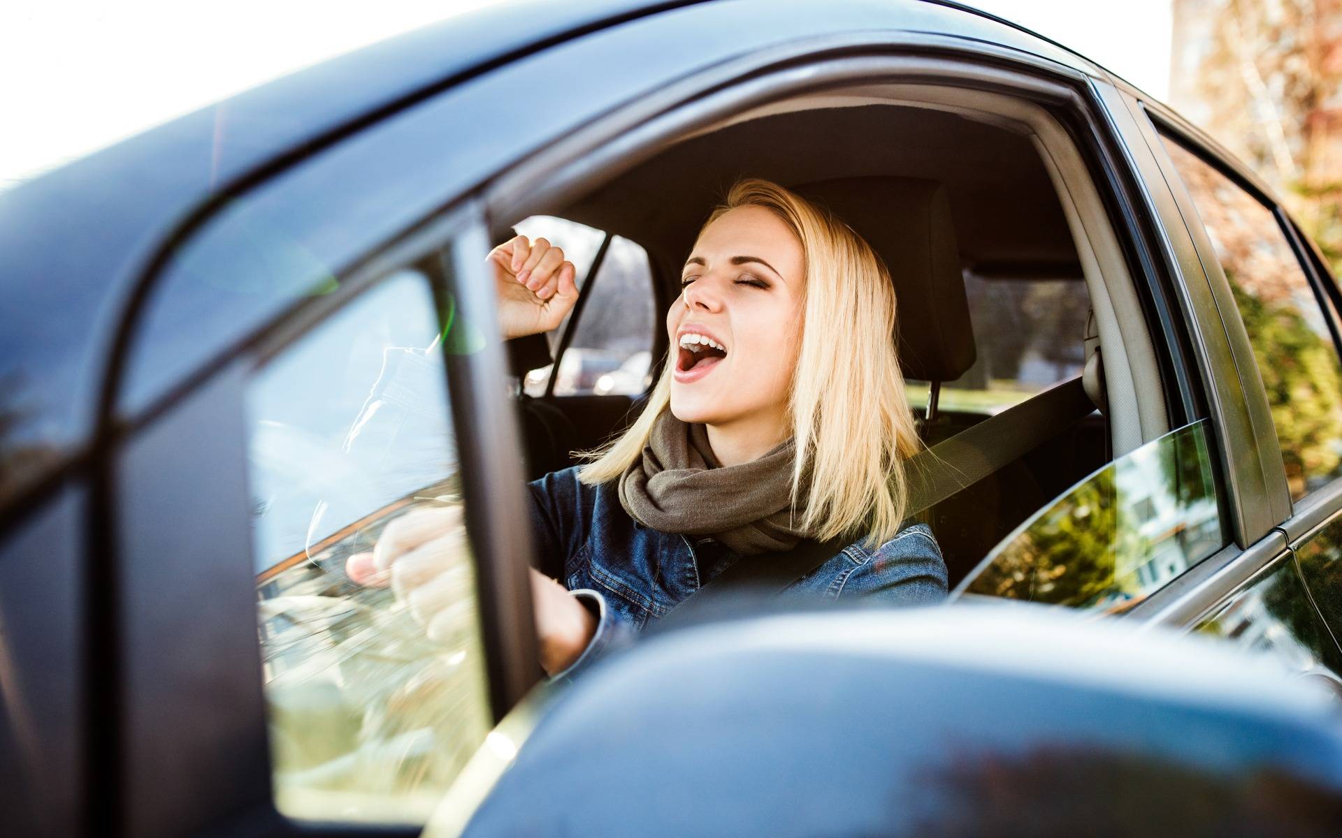 Survey: The 10 Most Common Distractions While Driving