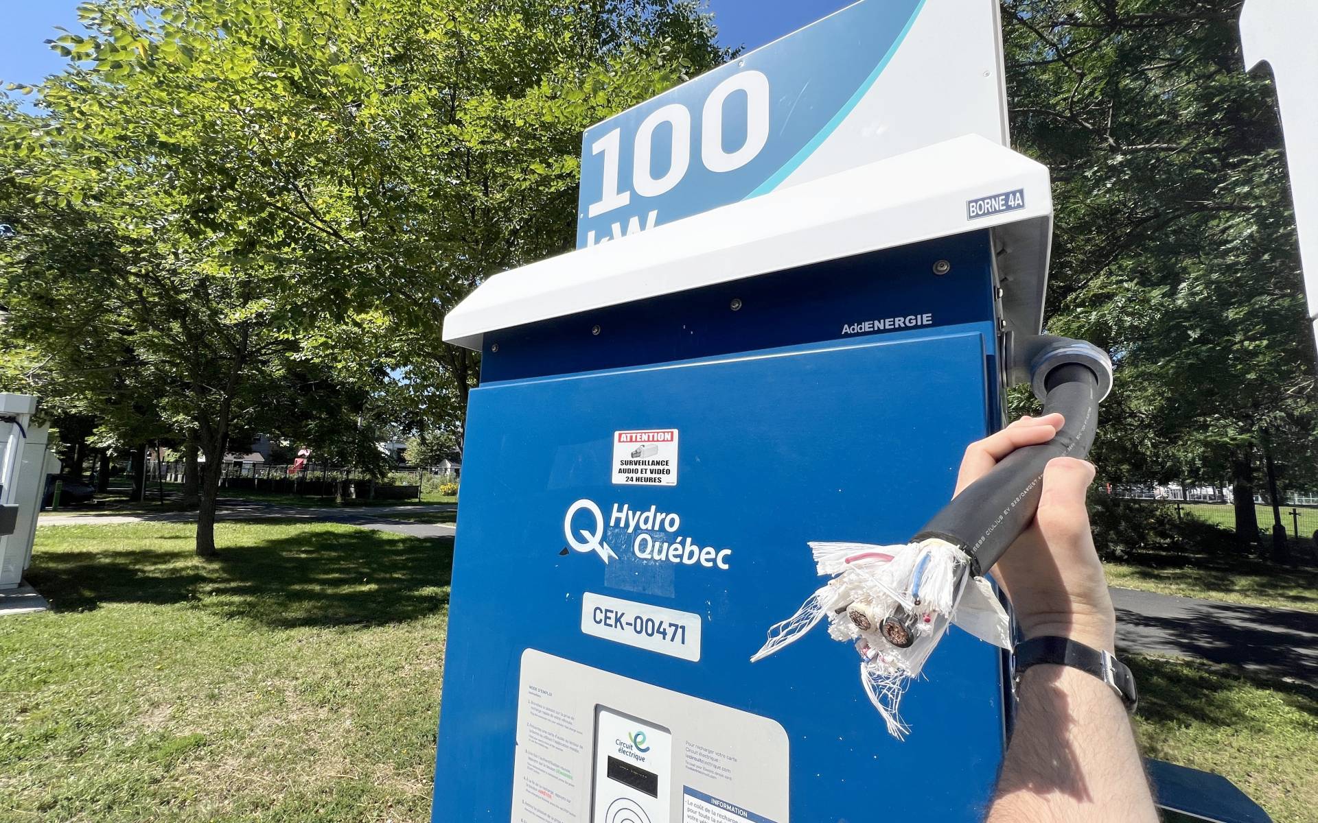 Bornes vandalisées : les vols de câbles atteignent un sommet cet été au Québec